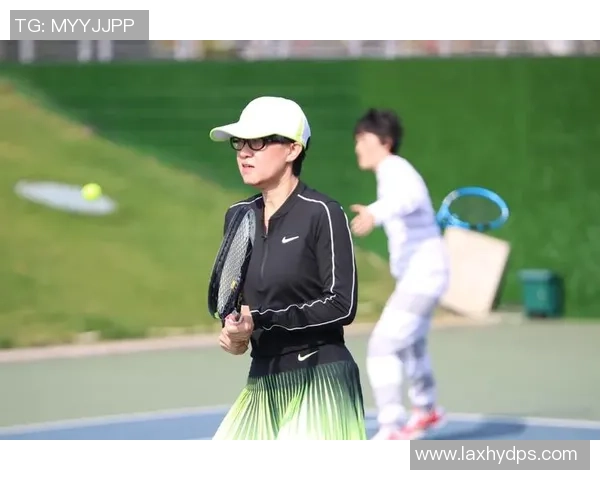 南京网球队在城市联赛中的个人能力展现与战术分析